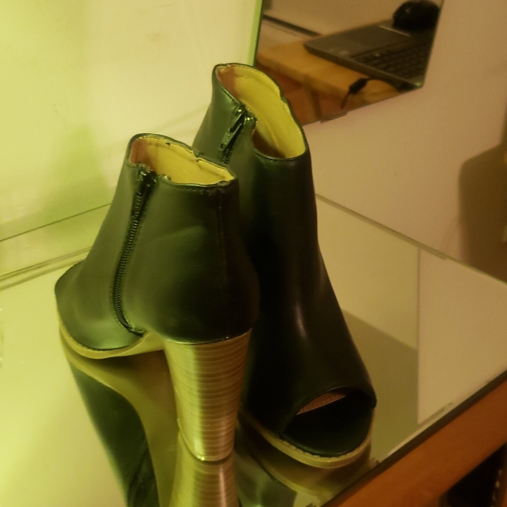 Shoes - Picture 2 of 3